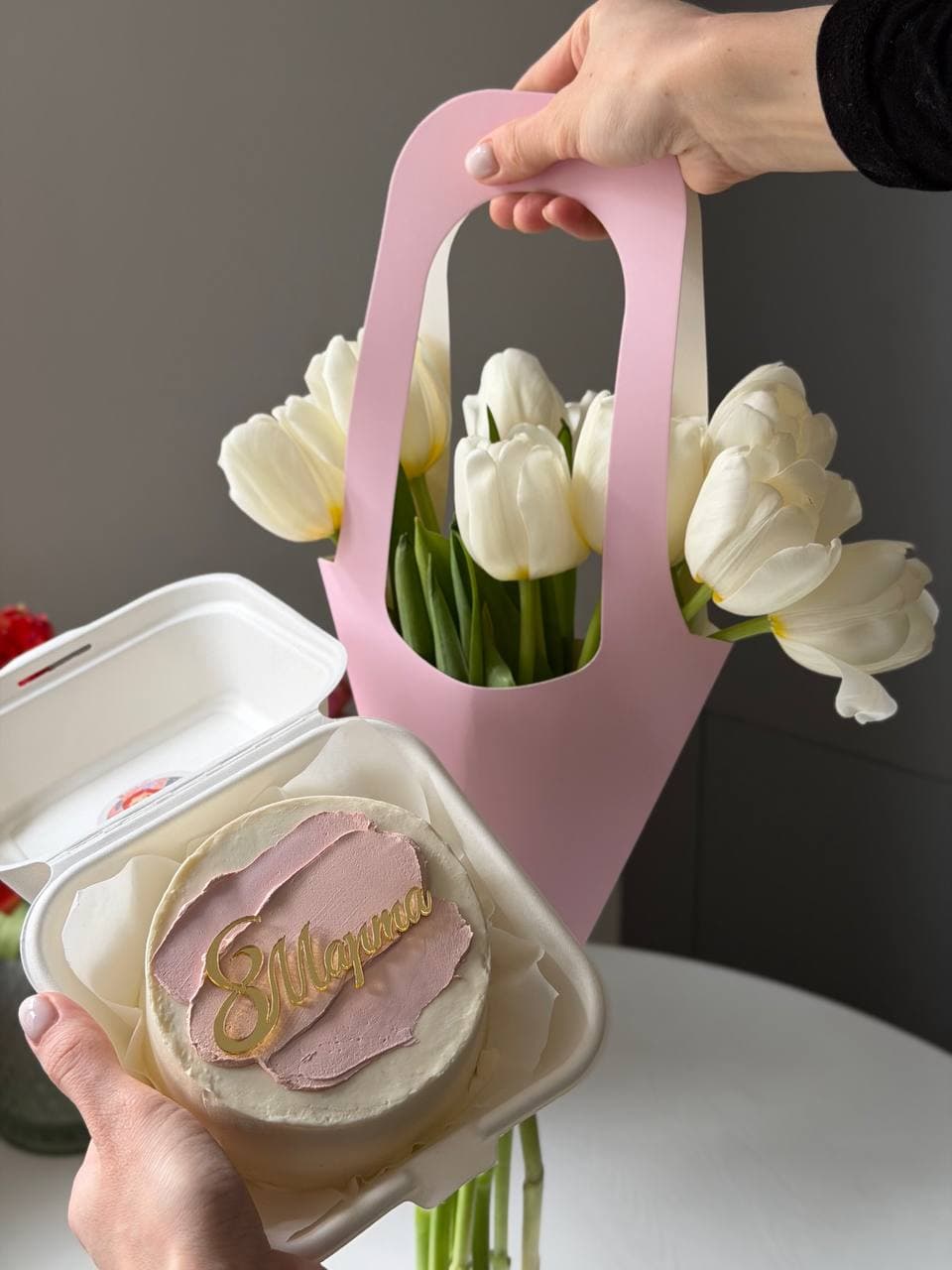 Тюльпаны + торт